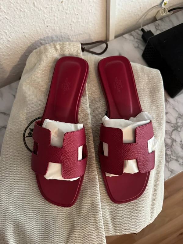 Hermès Oran Burgundy - NV ESSENTIALS