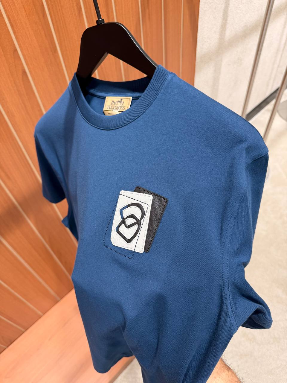 Hermès - T-Shirt Blanc Patch Cuir - NV ESSENTIALS