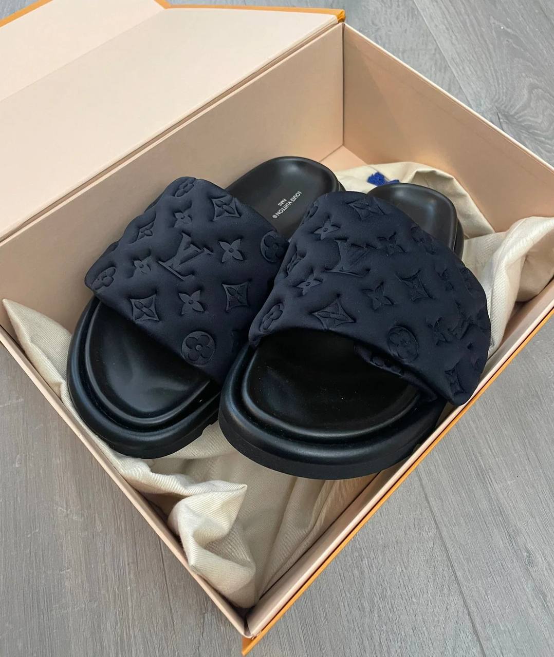 Louis Vuitton Pillows Black/Monogram - NV ESSENTIALS
