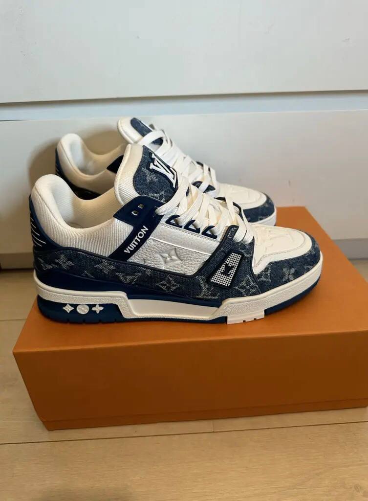 Louis Vuitton Sneaker Blue/White - NV ESSENTIALS