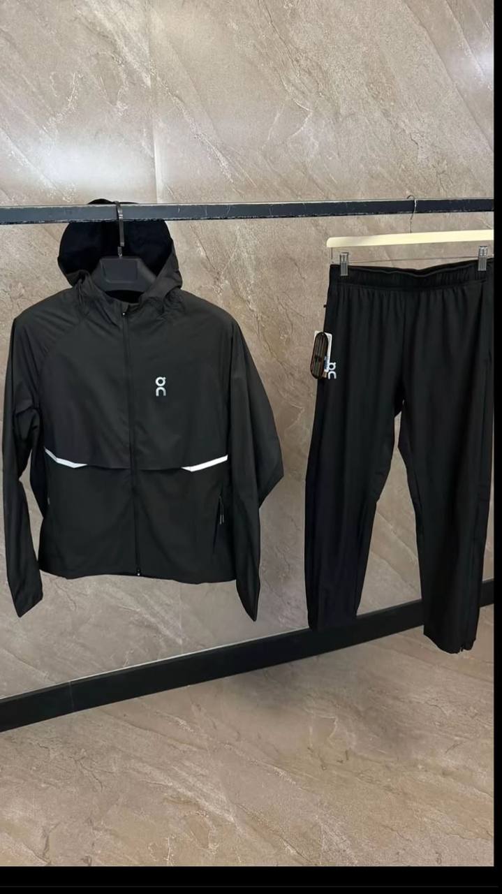 ON Cloud Set Black - NV ESSENTIALS