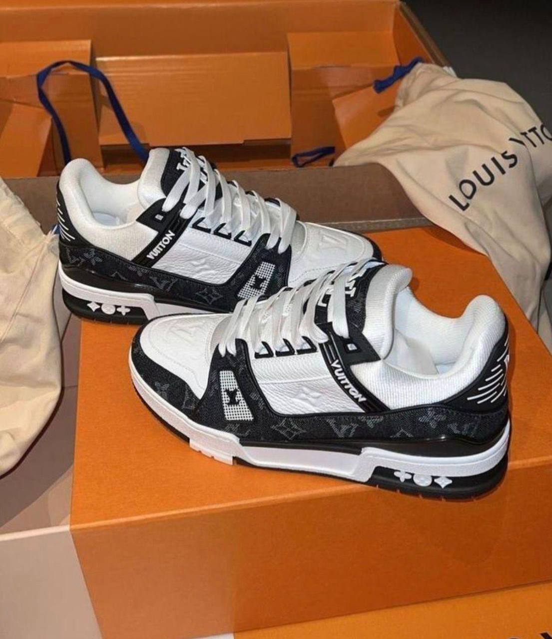 Sneaker Louis Vuitton Trainer Blanc/Noir Monogram - NV ESSENTIALS