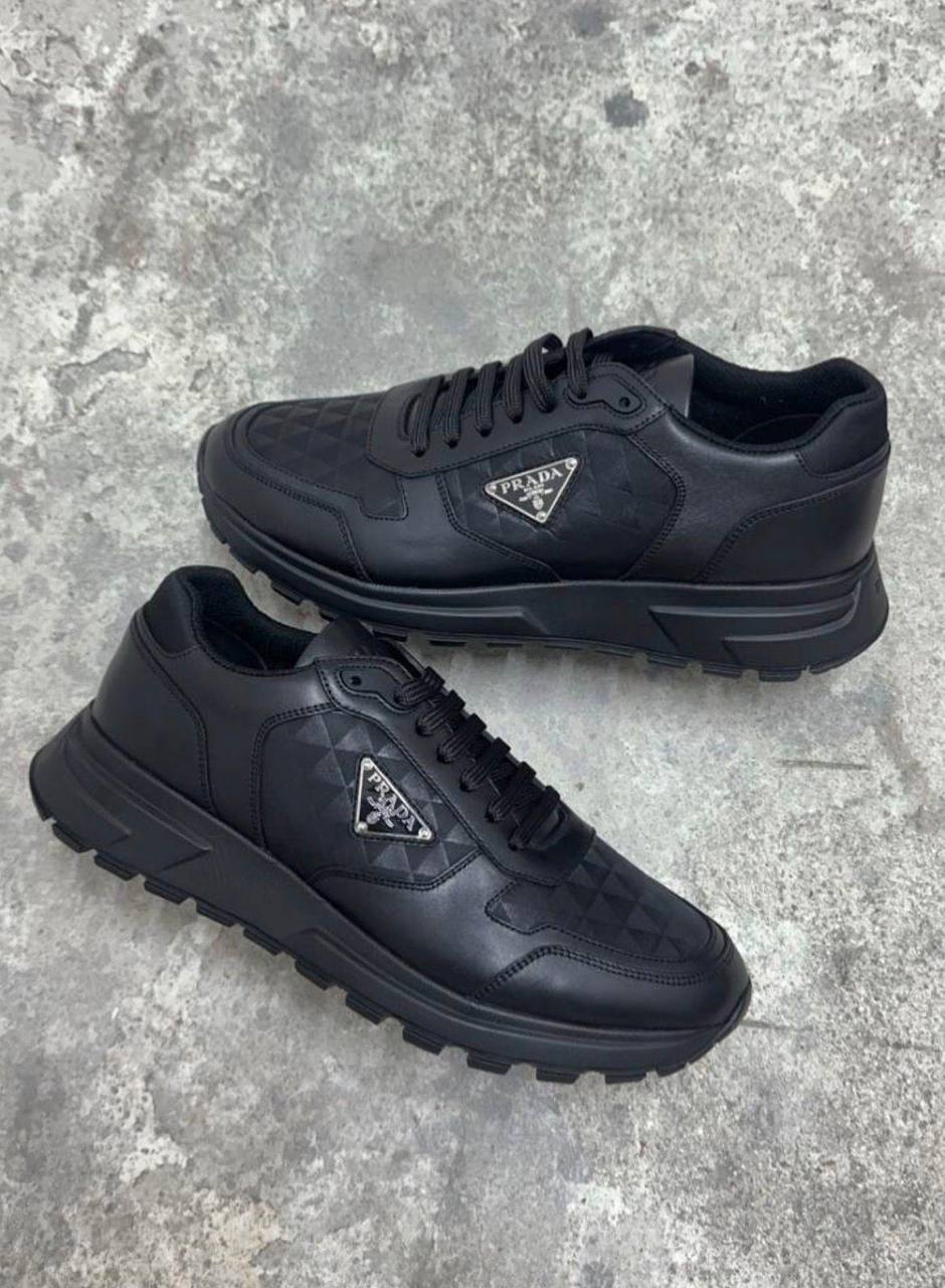 Sneaker Prada Noir Logo Triangle - NV ESSENTIALS
