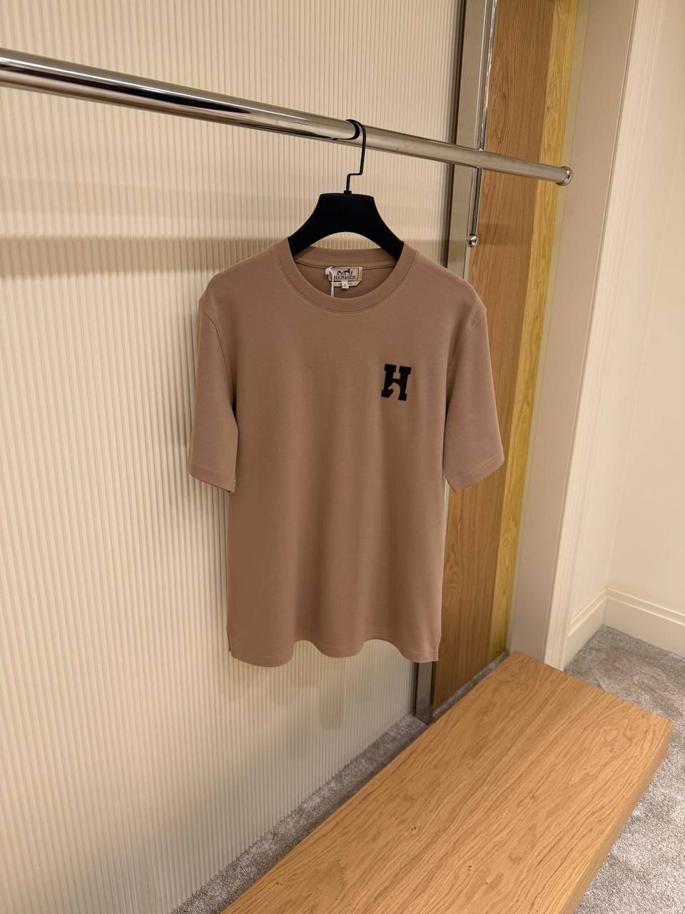 T-Shirt Premium Logo H Brodé – Collection Essentielle - NV ESSENTIALS