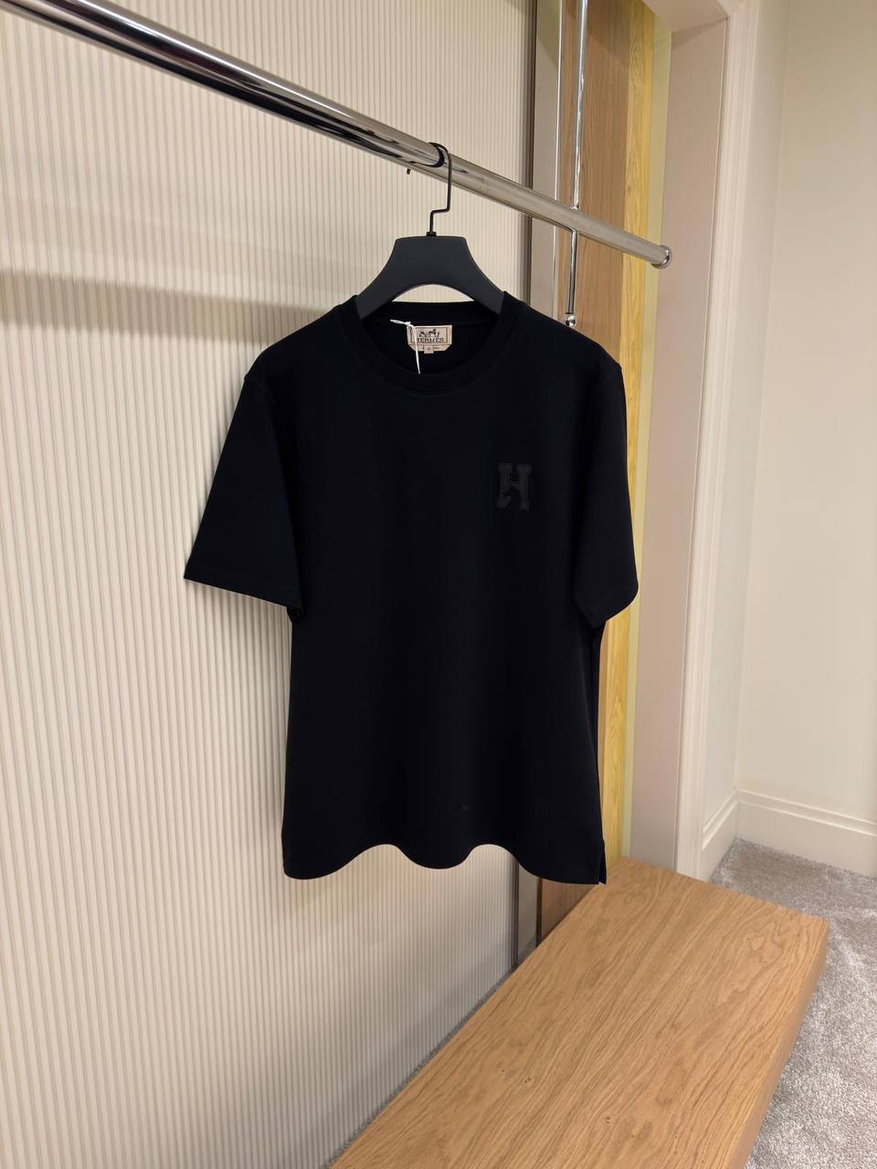 T-Shirt Premium Logo H Brodé – Collection Essentielle - NV ESSENTIALS