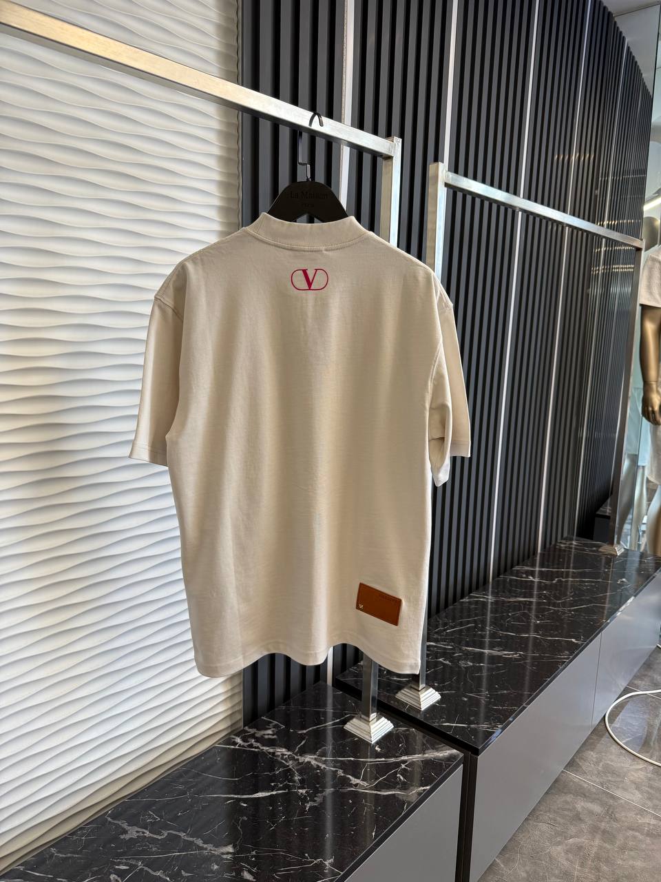 T-Shirt Valentino Beige Logo - NV ESSENTIALS