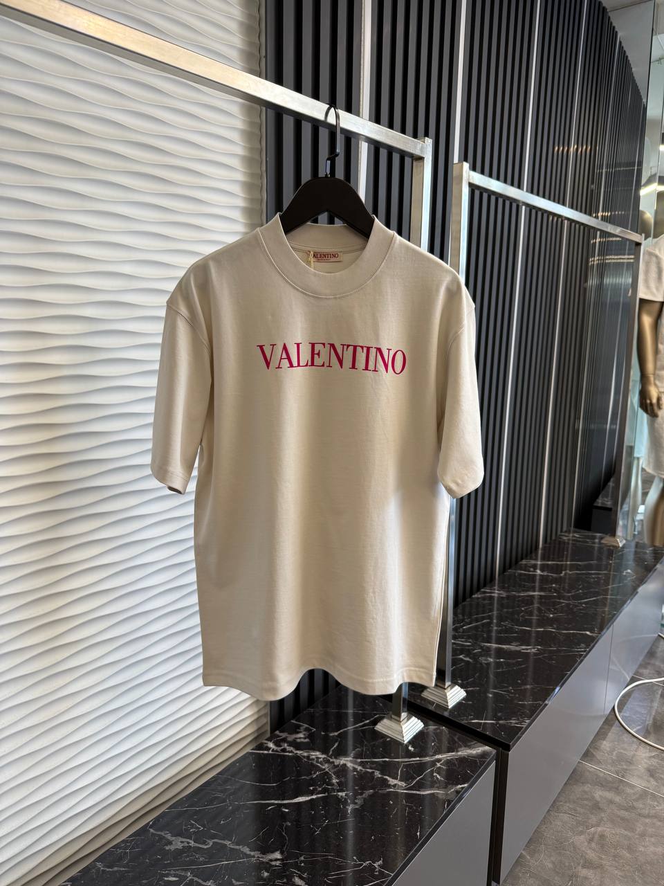 T-Shirt Valentino Beige Logo - NV ESSENTIALS