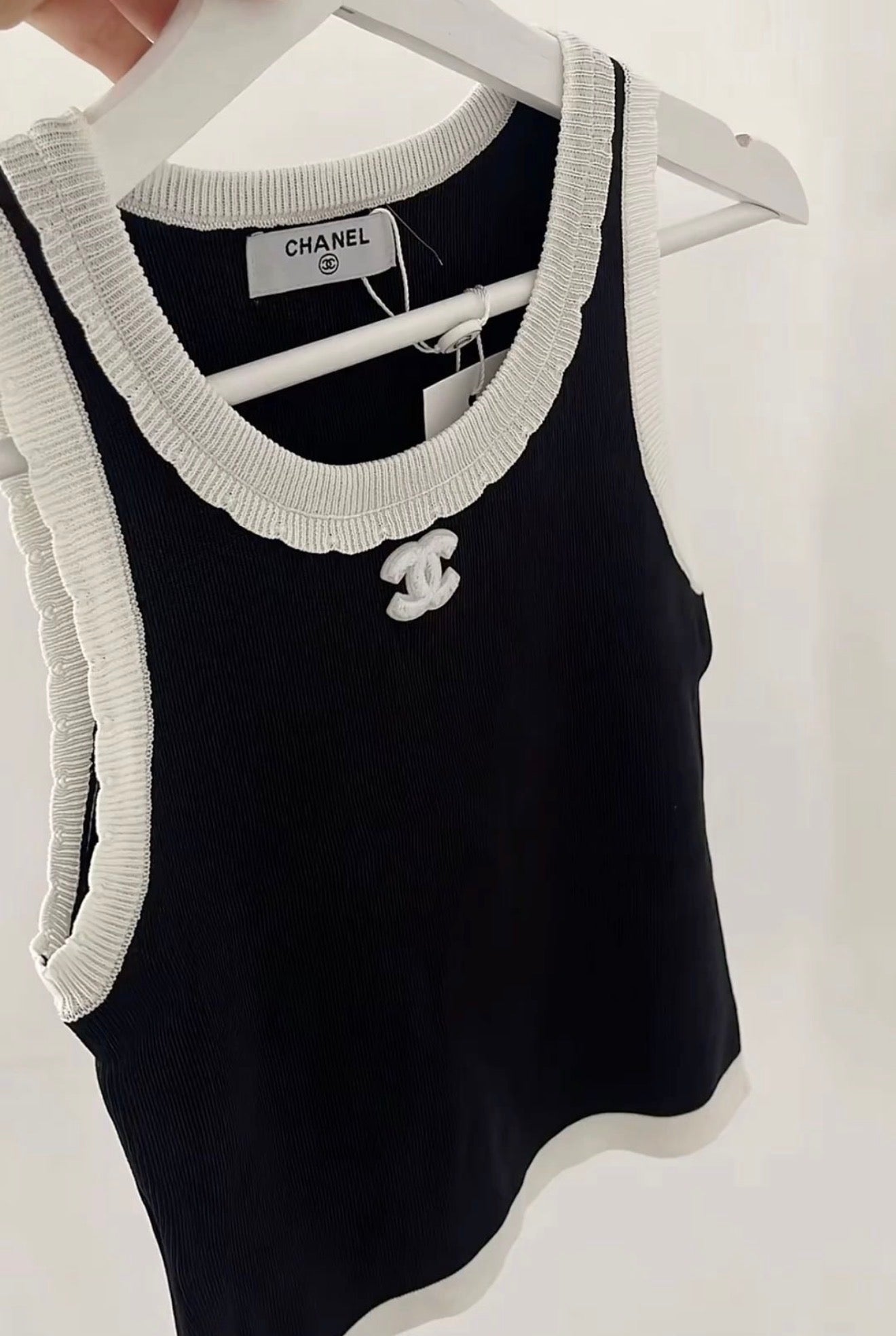 CECILE BLACK TOP - NV ESSENTIALS