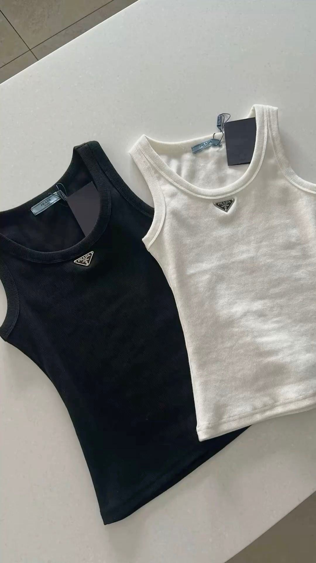 CLASSY TRIANGLE TOP - NV ESSENTIALS