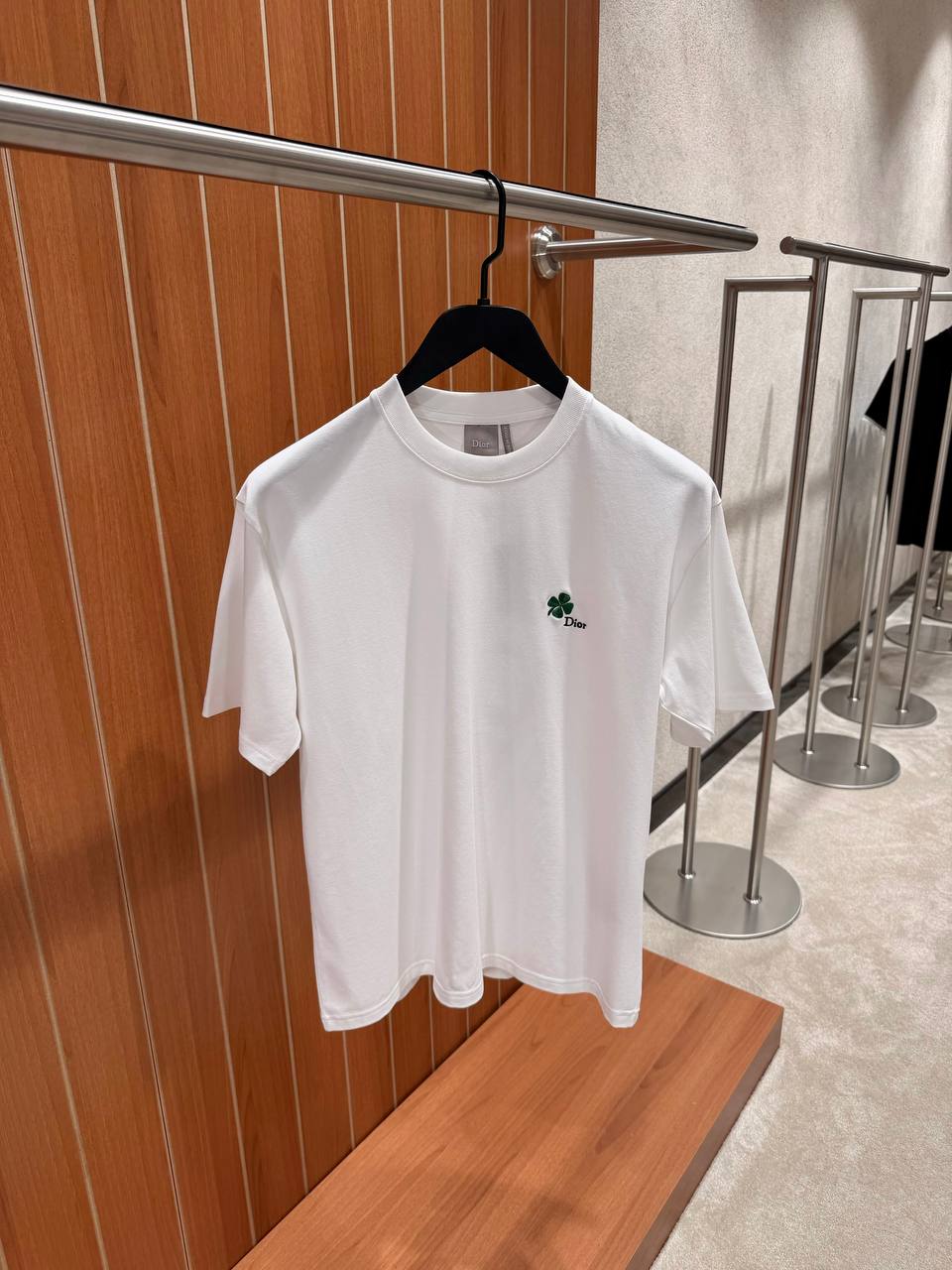 Dior - T-Shirt Blanc Trèfle Brodé - NV ESSENTIALS
