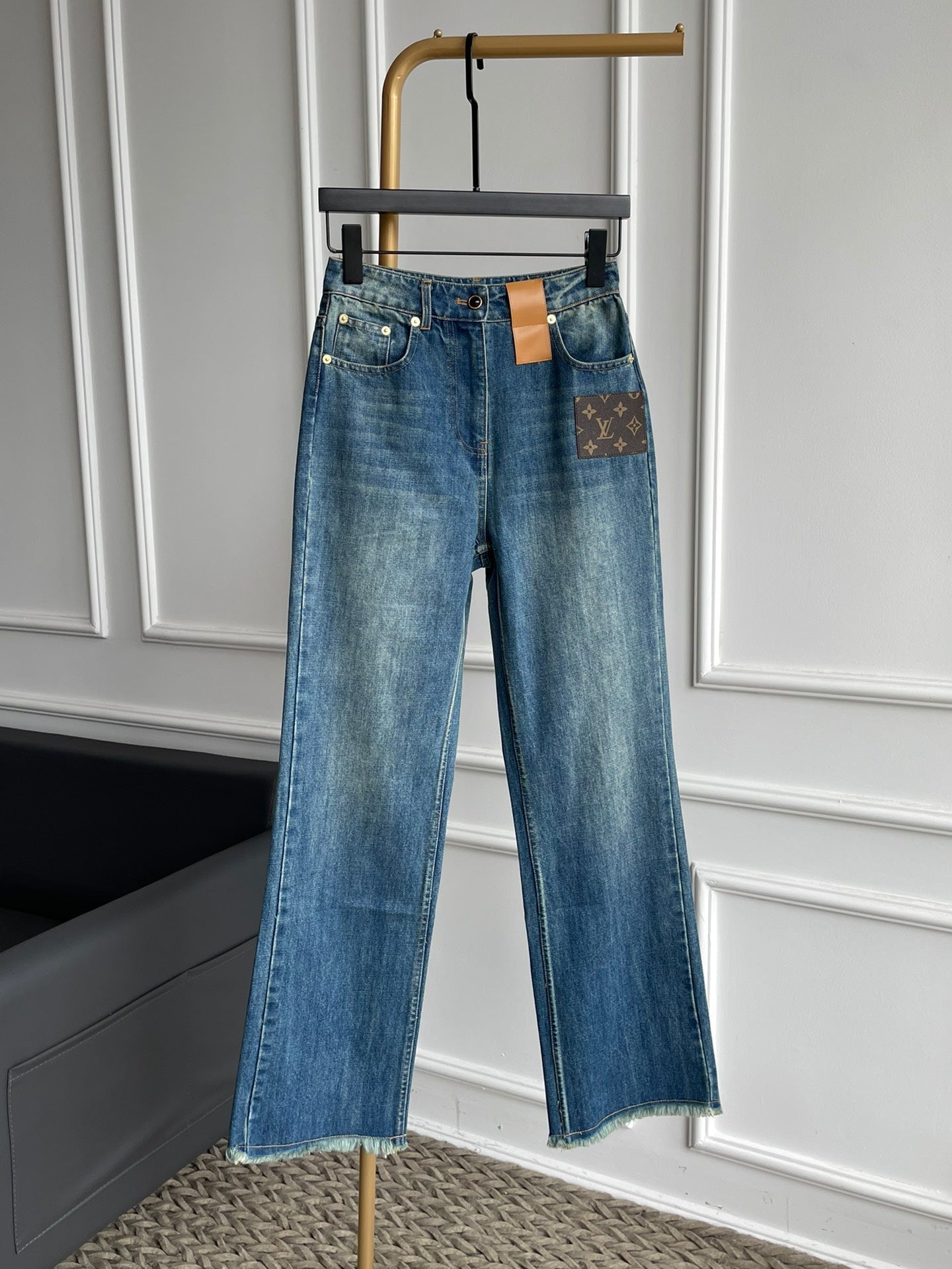 LOGO STRAP JEANS - NV ESSENTIALS