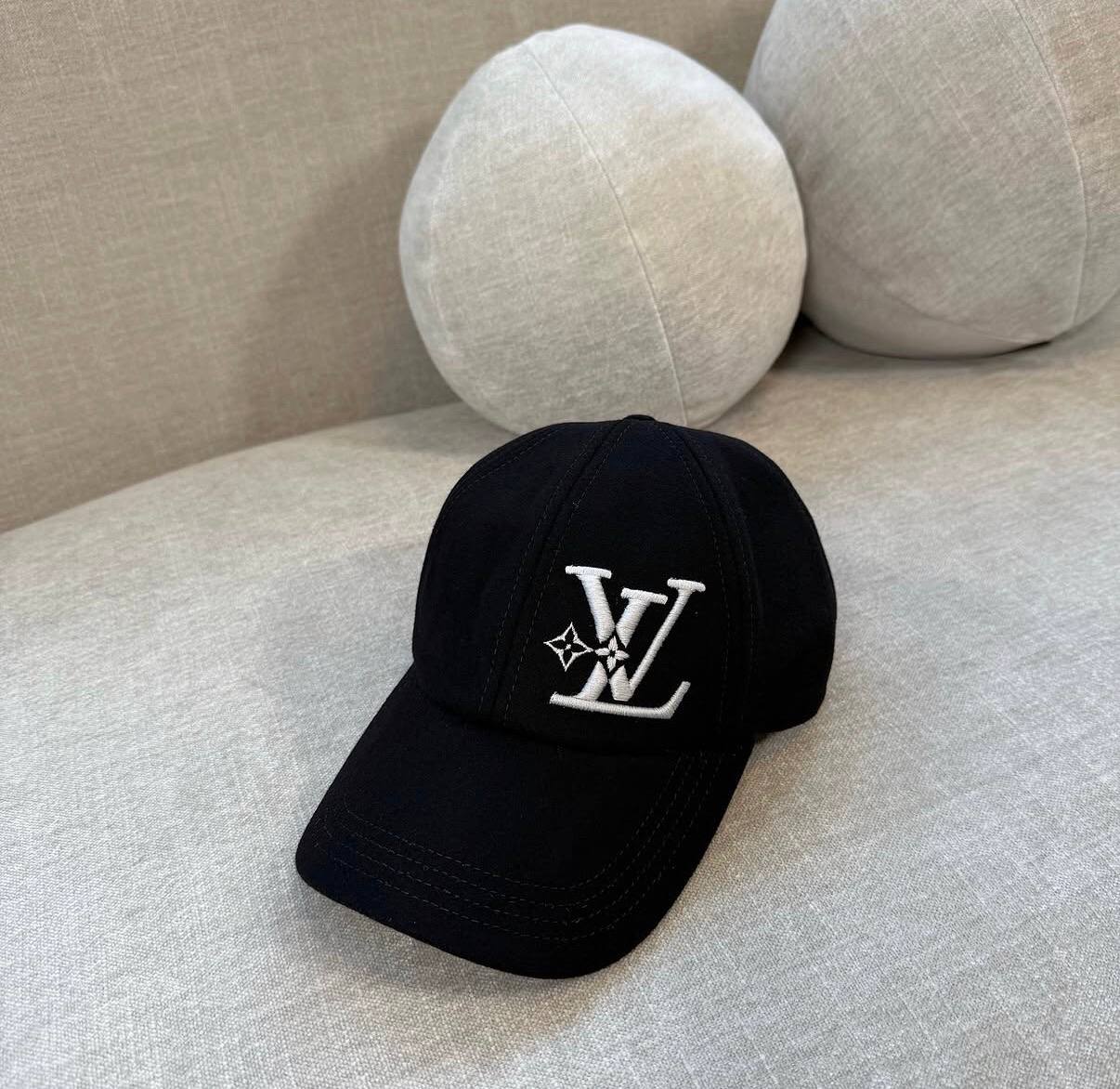 Louis Vuitton Black Cap - NV ESSENTIALS