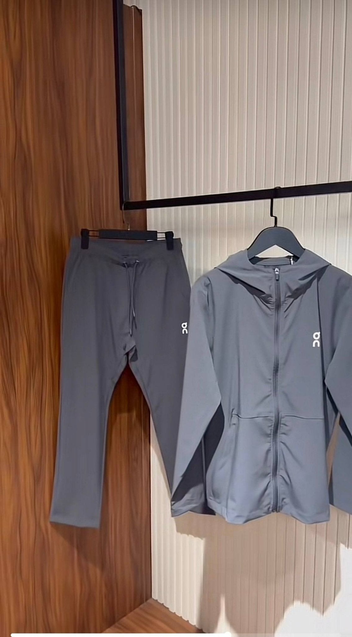 On Cloud Grey Set - NV ESSENTIALS