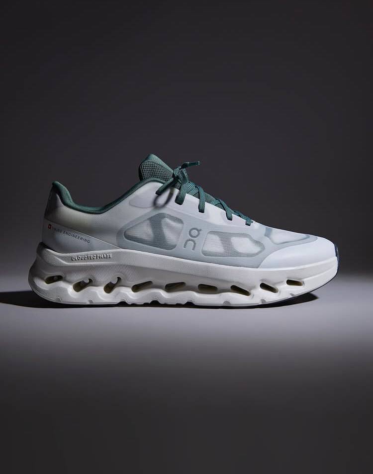 On Cloud Light Green