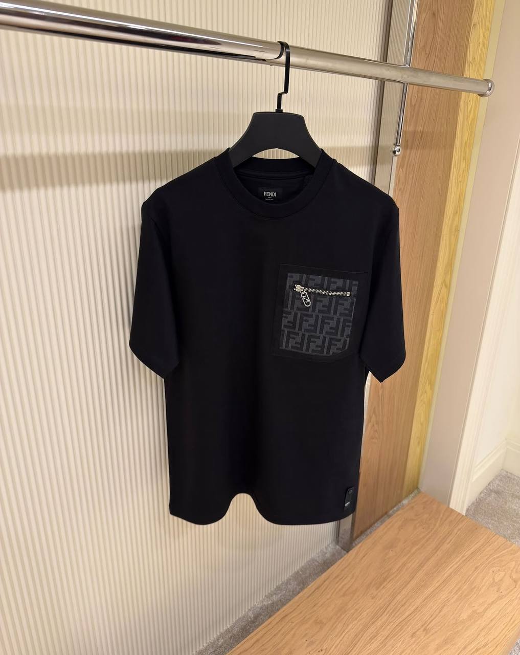 T-Shirt Fendi Noir Poche FF Zippée - NV ESSENTIALS