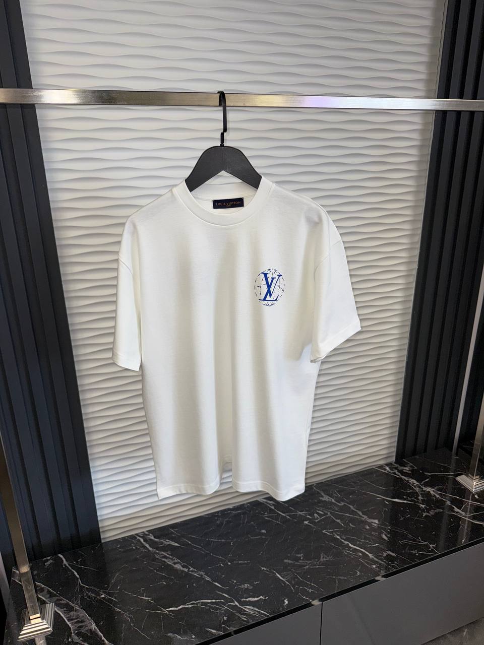 T-Shirt Louis Vuitton Blanc LV Globe - NV ESSENTIALS