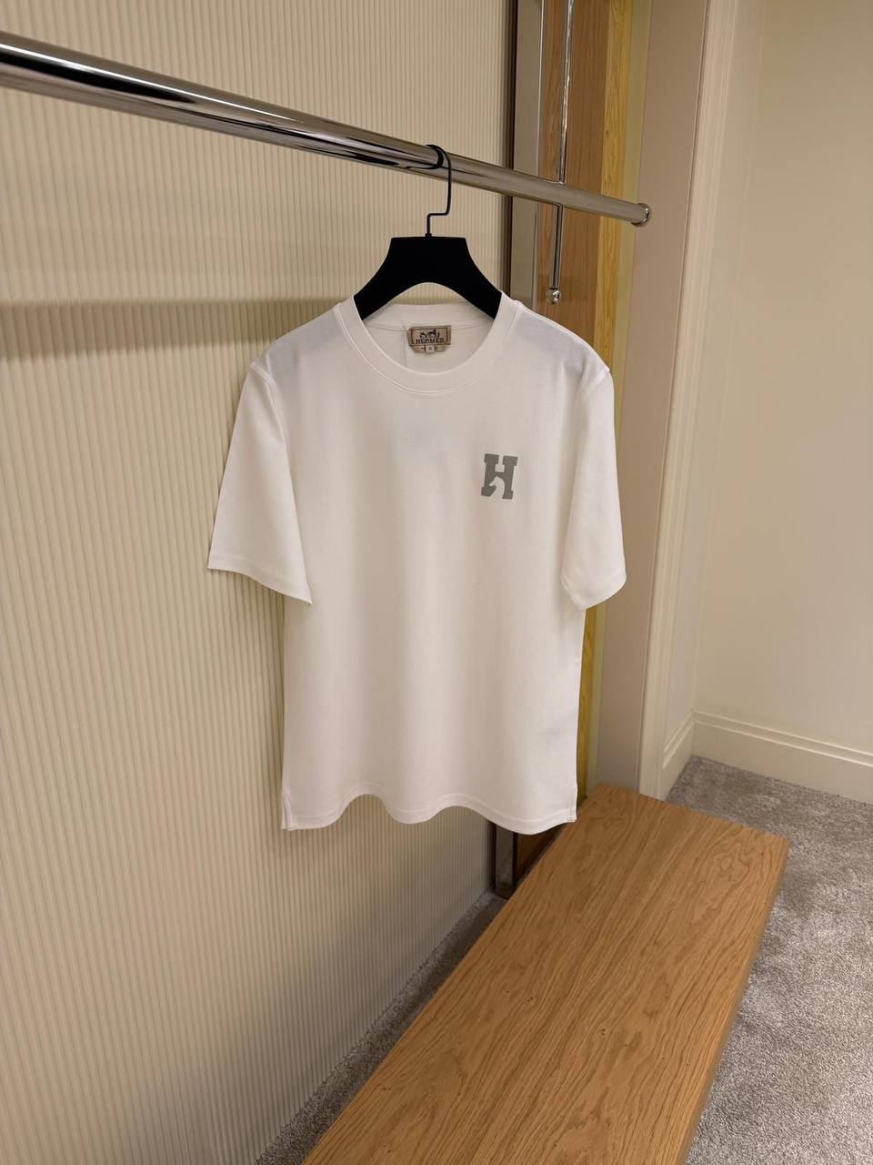 T-Shirt Premium Logo H Brodé – Collection Essentielle - NV ESSENTIALS