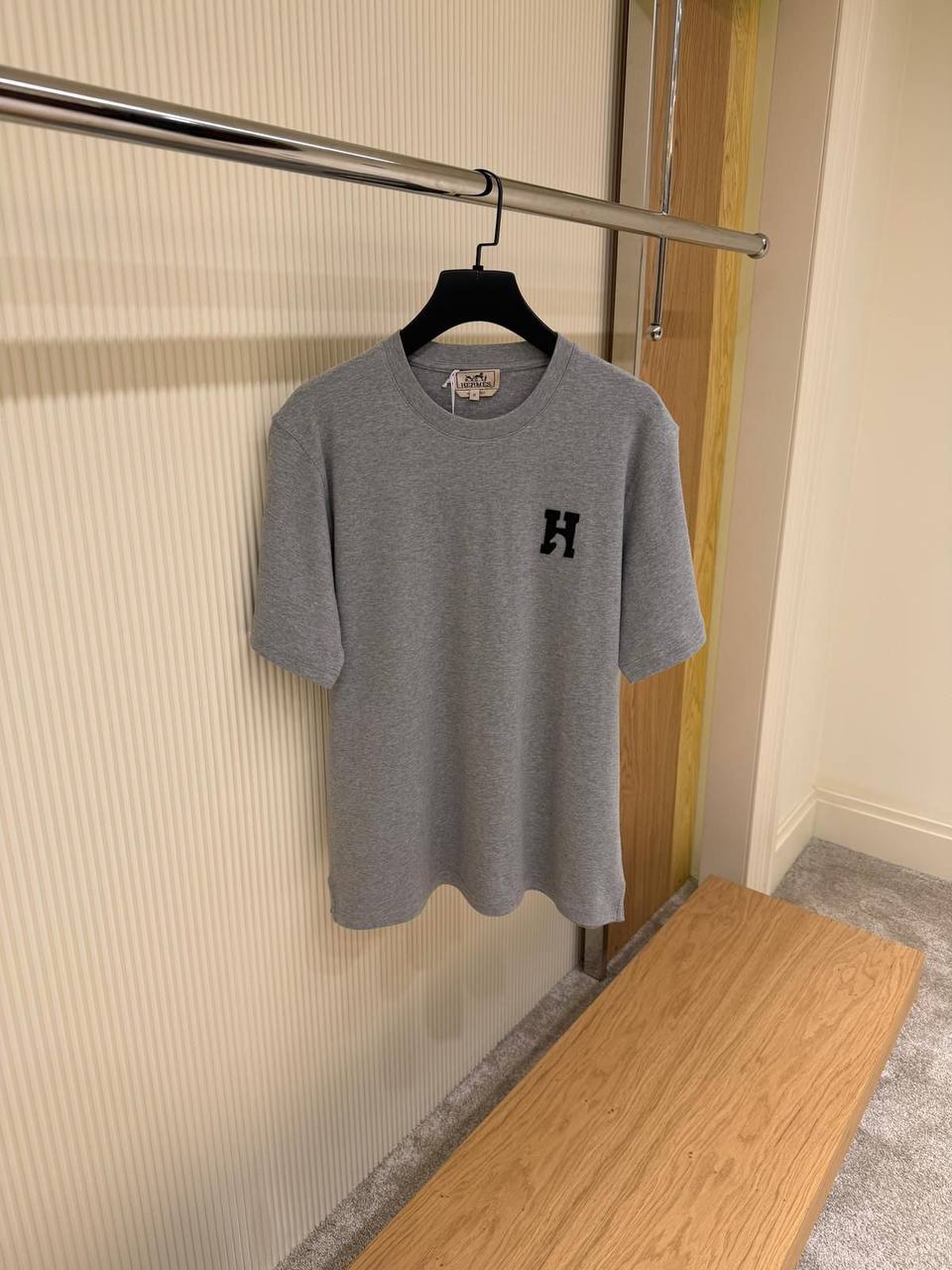 T-Shirt Premium Logo H Brodé – Collection Essentielle - NV ESSENTIALS