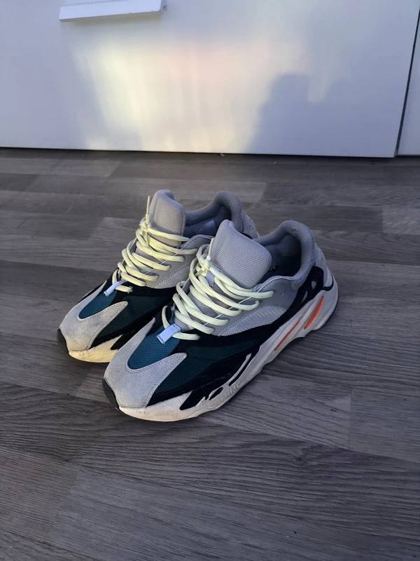 Yeezy Boost 700 - NV ESSENTIALS